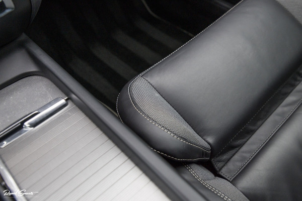 Volvo V60 2.0 T5 R-Design | Zwenkbare trekhaak | Memory | Cruise control | Apple carplay |