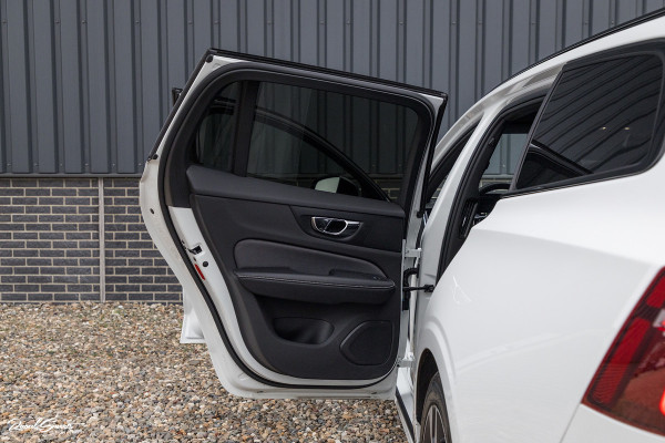 Volvo V60 2.0 T5 R-Design | Zwenkbare trekhaak | Memory | Cruise control | Apple carplay |