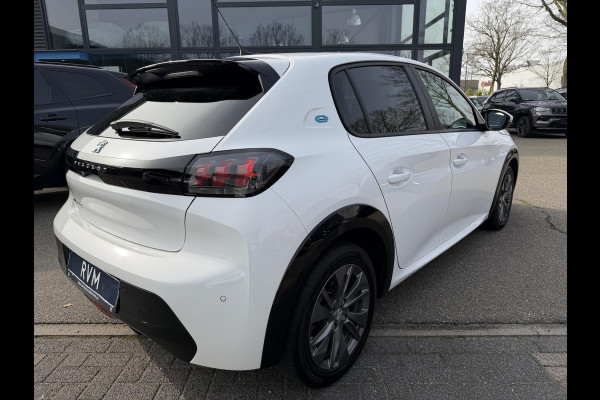 Peugeot e-208 EV Active Pack 50 kWh SOH 89% | 3 FASE LADER | WARMTEPOMP | STOELVERWARMING | PEUGEOT DEALER ONDERHOUDEN | ALL SEASON BANDEN | NAVI BY APPLE CARPLAY | RIJKLAAR GELEVERD MET 12 MND BOVAG GARANTIE