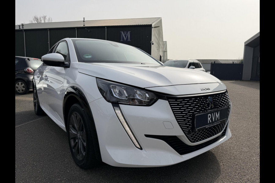 Peugeot e-208 EV Active Pack 50 kWh SOH 89% | 3 FASE LADER | WARMTEPOMP | STOELVERWARMING | PEUGEOT DEALER ONDERHOUDEN | ALL SEASON BANDEN | NAVI BY APPLE CARPLAY | RIJKLAAR GELEVERD MET 12 MND BOVAG GARANTIE