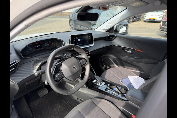 Peugeot e-208 EV Active Pack 50 kWh SOH 89% | 3 FASE LADER | WARMTEPOMP | STOELVERWARMING | PEUGEOT DEALER ONDERHOUDEN | ALL SEASON BANDEN | NAVI BY APPLE CARPLAY | RIJKLAAR GELEVERD MET 12 MND BOVAG GARANTIE