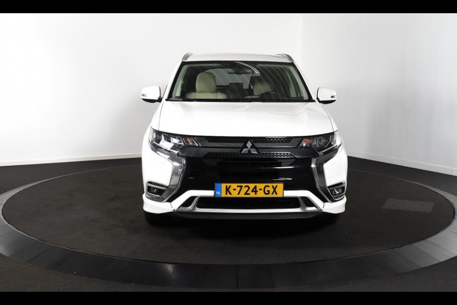 Mitsubishi Outlander 2.4 PHEV Pure+ Leer / Trekhaak / Side skirts