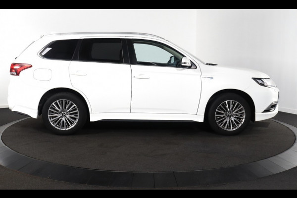 Mitsubishi Outlander 2.4 PHEV Pure+ Leer / Trekhaak / Side skirts