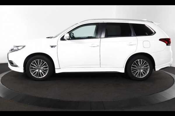 Mitsubishi Outlander 2.4 PHEV Pure+ Leer / Trekhaak / Side skirts