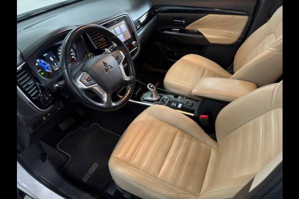 Mitsubishi Outlander 2.4 PHEV Pure+ Leer / Trekhaak / Side skirts