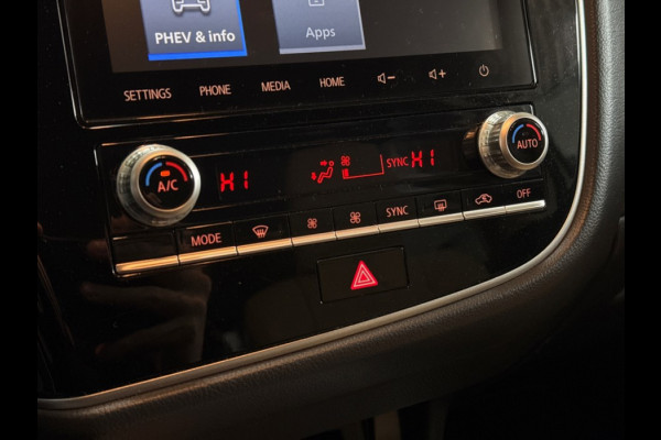 Mitsubishi Outlander 2.4 PHEV Pure+ Leer / Trekhaak / Side skirts