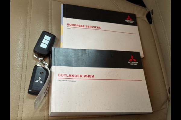 Mitsubishi Outlander 2.4 PHEV Pure+ Leer / Trekhaak / Side skirts