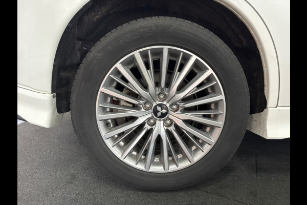 Mitsubishi Outlander 2.4 PHEV Pure+ Leer / Trekhaak / Side skirts