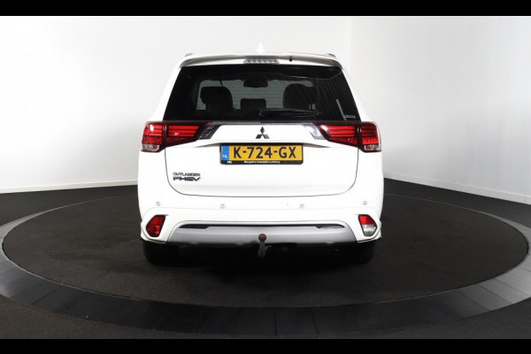 Mitsubishi Outlander 2.4 PHEV Pure+ Leer / Trekhaak / Side skirts