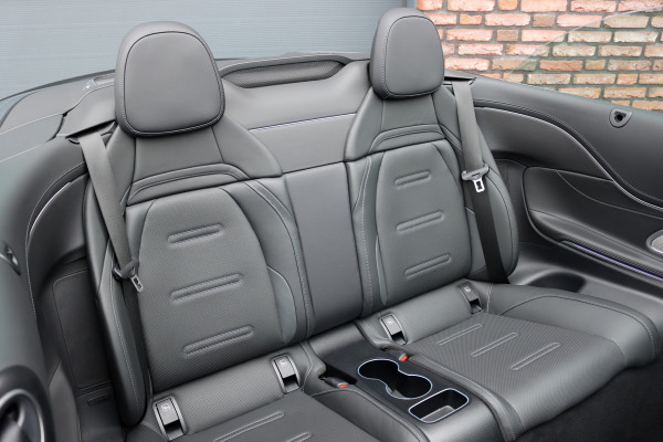 Mercedes-Benz CLE Cabriolet AMG 53 4MATIC+ Premium+ | Carbon | AMG Drivers Package | Distronic+ | Contourstoelen | Standkachel | Stoelventilatie | HUD | Performance-stoelen | Airscarf | Trekhaak | Verwarmd Stuurwiel |