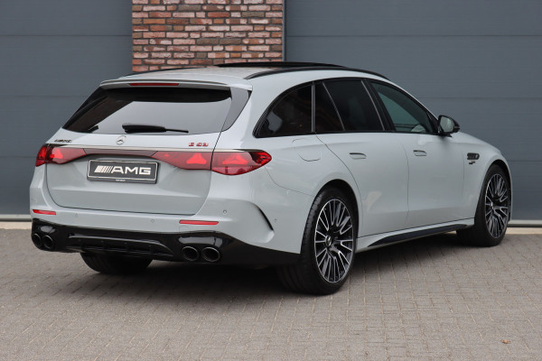 Mercedes-Benz E-Klasse Estate AMG 53 4MATIC+ Premium+ | Hyperscreen | Achterasbesturing | Distronic+ | Stoelventilatie | Trekhaak | 3D-Display | Panoramadak | Digital Light | Burmester | HUD |