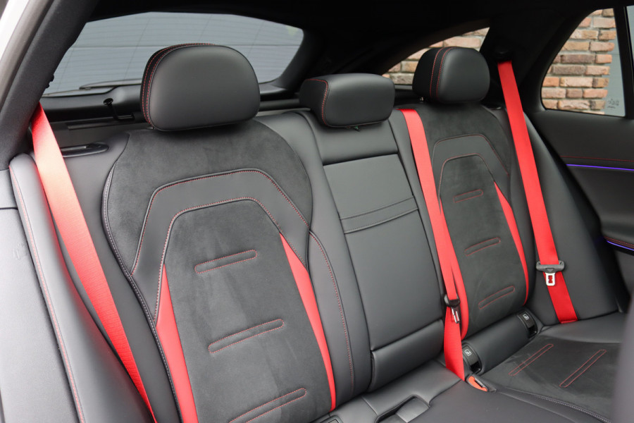 Mercedes-Benz E-Klasse Estate AMG 53 4MATIC+ Premium+ | Hyperscreen | Achterasbesturing | Distronic+ | Stoelventilatie | Trekhaak | 3D-Display | Panoramadak | Digital Light | Burmester | HUD |