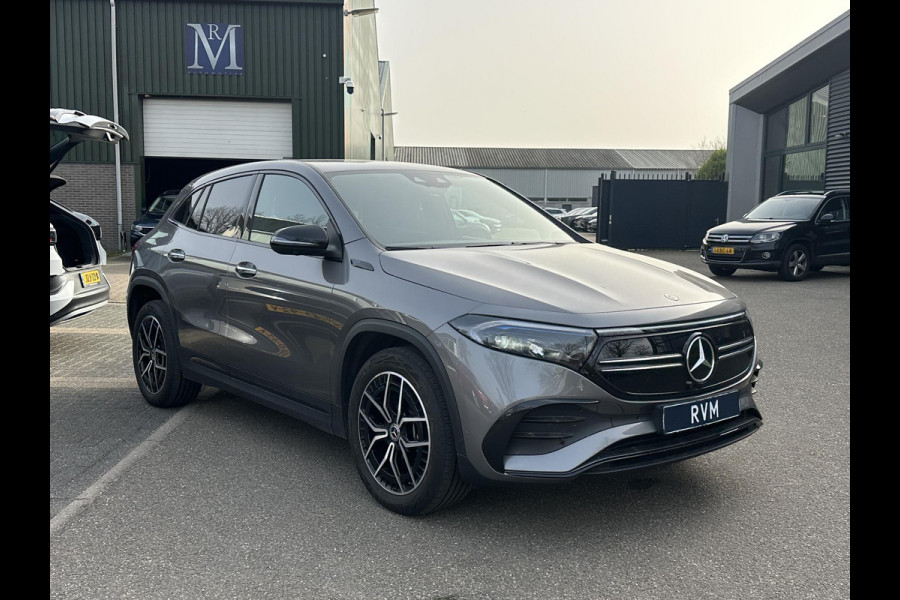 Mercedes-Benz EQA 250+ AMG Line 71 kWh SOH 98% | 15.000 KM !! UNIEKE KM-STAND | BOMVOLLE AUTO| | ELEKTRISCHE STOELEN MET GEHEUGEN | SFEERVERLICHTING | ELEKTRISCHE TREKHAAK | 360 CAMERA | RIJKLAAR GELEVERD MET 12 MND BOVAG GARANTIE