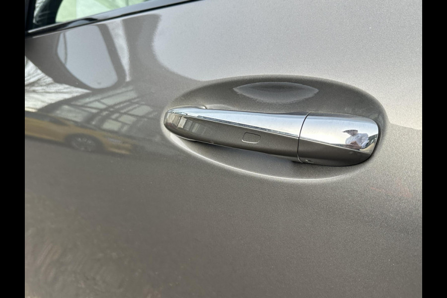 Mercedes-Benz EQA 250+ AMG Line 71 kWh SOH 98% | 15.000 KM !! UNIEKE KM-STAND | BOMVOLLE AUTO| | ELEKTRISCHE STOELEN MET GEHEUGEN | SFEERVERLICHTING | ELEKTRISCHE TREKHAAK | 360 CAMERA | RIJKLAAR GELEVERD MET 12 MND BOVAG GARANTIE