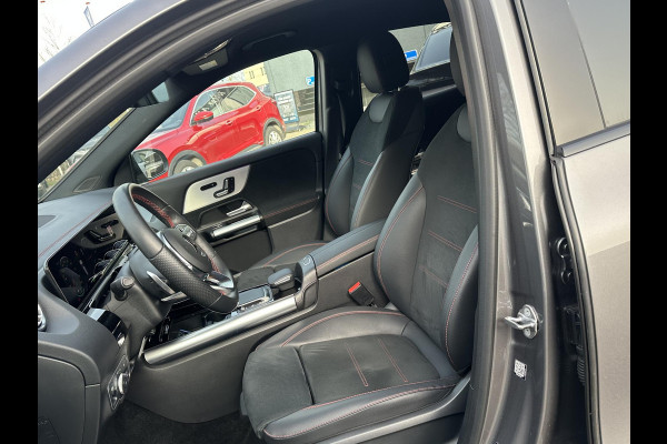 Mercedes-Benz EQA 250+ AMG Line 71 kWh SOH 98% | 15.000 KM !! UNIEKE KM-STAND | BOMVOLLE AUTO| | ELEKTRISCHE STOELEN MET GEHEUGEN | SFEERVERLICHTING | ELEKTRISCHE TREKHAAK | 360 CAMERA | RIJKLAAR GELEVERD MET 12 MND BOVAG GARANTIE