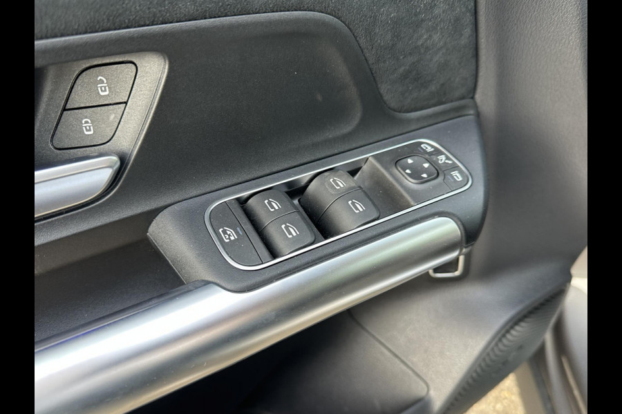 Mercedes-Benz EQA 250+ AMG Line 71 kWh SOH 98% | 15.000 KM !! UNIEKE KM-STAND | BOMVOLLE AUTO| | ELEKTRISCHE STOELEN MET GEHEUGEN | SFEERVERLICHTING | ELEKTRISCHE TREKHAAK | 360 CAMERA | RIJKLAAR GELEVERD MET 12 MND BOVAG GARANTIE