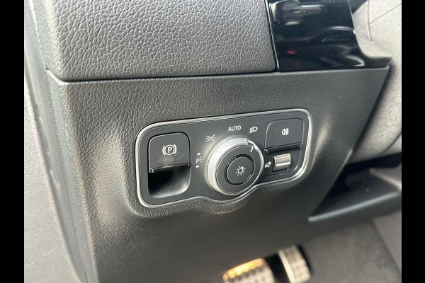 Mercedes-Benz EQA 250+ AMG Line 71 kWh SOH 98% | 15.000 KM !! UNIEKE KM-STAND | BOMVOLLE AUTO| | ELEKTRISCHE STOELEN MET GEHEUGEN | SFEERVERLICHTING | ELEKTRISCHE TREKHAAK | 360 CAMERA | RIJKLAAR GELEVERD MET 12 MND BOVAG GARANTIE