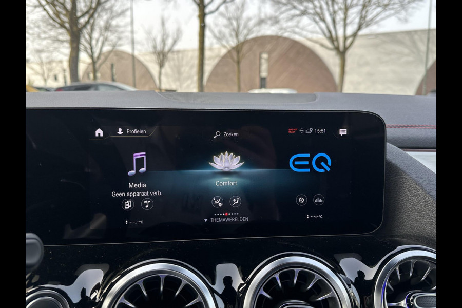 Mercedes-Benz EQA 250+ AMG Line 71 kWh SOH 98% | 15.000 KM !! UNIEKE KM-STAND | BOMVOLLE AUTO| | ELEKTRISCHE STOELEN MET GEHEUGEN | SFEERVERLICHTING | ELEKTRISCHE TREKHAAK | 360 CAMERA | RIJKLAAR GELEVERD MET 12 MND BOVAG GARANTIE