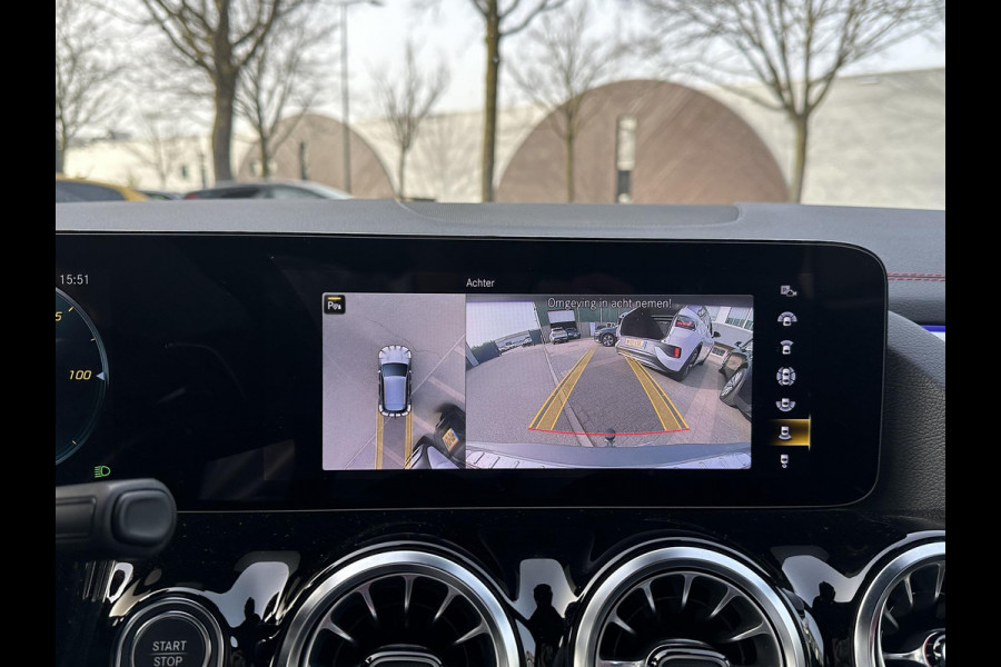 Mercedes-Benz EQA 250+ AMG Line 71 kWh SOH 98% | 15.000 KM !! UNIEKE KM-STAND | BOMVOLLE AUTO| | ELEKTRISCHE STOELEN MET GEHEUGEN | SFEERVERLICHTING | ELEKTRISCHE TREKHAAK | 360 CAMERA | RIJKLAAR GELEVERD MET 12 MND BOVAG GARANTIE