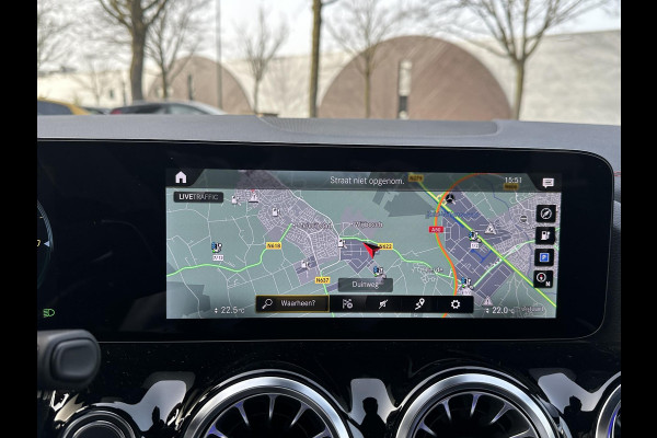 Mercedes-Benz EQA 250+ AMG Line 71 kWh SOH 98% | 15.000 KM !! UNIEKE KM-STAND | BOMVOLLE AUTO| | ELEKTRISCHE STOELEN MET GEHEUGEN | SFEERVERLICHTING | ELEKTRISCHE TREKHAAK | 360 CAMERA | RIJKLAAR GELEVERD MET 12 MND BOVAG GARANTIE