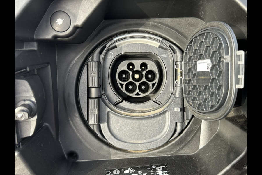 Mercedes-Benz EQA 250+ AMG Line 71 kWh SOH 98% | 15.000 KM !! UNIEKE KM-STAND | BOMVOLLE AUTO| | ELEKTRISCHE STOELEN MET GEHEUGEN | SFEERVERLICHTING | ELEKTRISCHE TREKHAAK | 360 CAMERA | RIJKLAAR GELEVERD MET 12 MND BOVAG GARANTIE