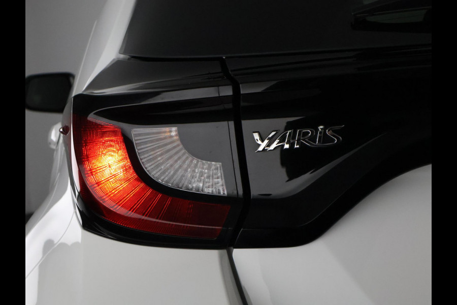 Toyota Yaris 1.5 Hybrid Active Sport | Apple Carplay & AndroidAUTO | 15"Lichtmetalen velgen | Privacy Glass |