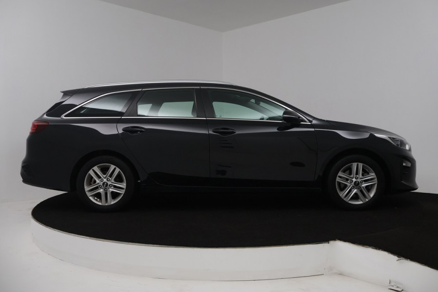 Kia Ceed Sportswagon 1.0 T-GDi DynamicLine (TREKHAAK, SENSOREN, CARPLAY, LANE-ASSIST, CRUISE CONTROL, NAVIGATIE)