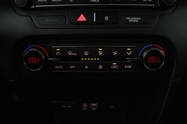 Kia Ceed Sportswagon 1.0 T-GDi DynamicLine (TREKHAAK, SENSOREN, CARPLAY, LANE-ASSIST, CRUISE CONTROL, NAVIGATIE)