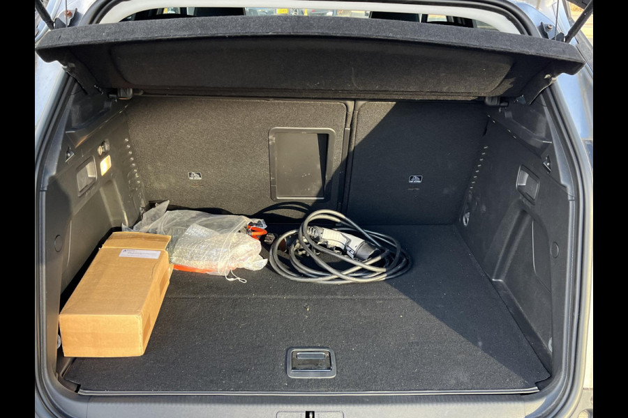 Peugeot 3008 1.6 HYbrid 225 Allure Pack Business VAN €25.900,- NU VOOR SLECHTS €22.877,- Uw LENTEVOORDEEL €3.023,- |15.000 KM | UNIEKE KM-STAND | PLUG-IN HYBRIDE | PANORAMADAK | FOCAL AUDIO | ADAPTIEVE CRUISE | LEREN BEKLEDING | RIJKLAAR GELEVERD INCL. 12 MND BOVAG GARANTIE