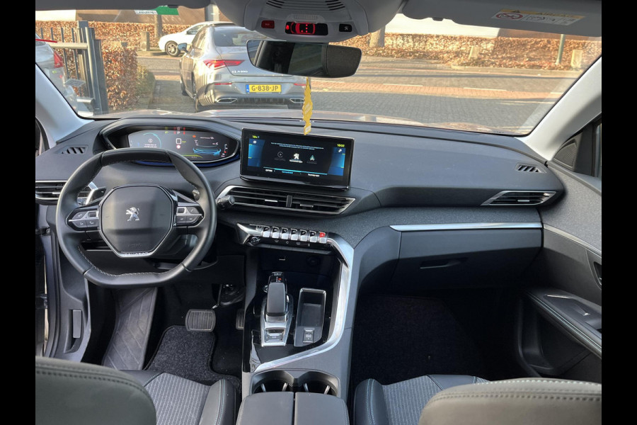 Peugeot 3008 1.6 HYbrid 225 Allure Pack Business VAN €25.900,- NU VOOR SLECHTS €22.877,- Uw LENTEVOORDEEL €3.023,- |15.000 KM | UNIEKE KM-STAND | PLUG-IN HYBRIDE | PANORAMADAK | FOCAL AUDIO | ADAPTIEVE CRUISE | LEREN BEKLEDING | RIJKLAAR GELEVERD INCL. 12 MND BOVAG GARANTIE