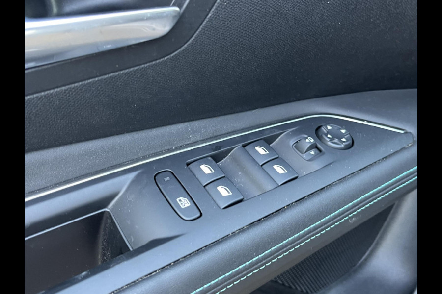 Peugeot 3008 1.6 HYbrid 225 Allure Pack Business VAN €25.900,- NU VOOR SLECHTS €22.877,- Uw LENTEVOORDEEL €3.023,- |15.000 KM | UNIEKE KM-STAND | PLUG-IN HYBRIDE | PANORAMADAK | FOCAL AUDIO | ADAPTIEVE CRUISE | LEREN BEKLEDING | RIJKLAAR GELEVERD INCL. 12 MND BOVAG GARANTIE