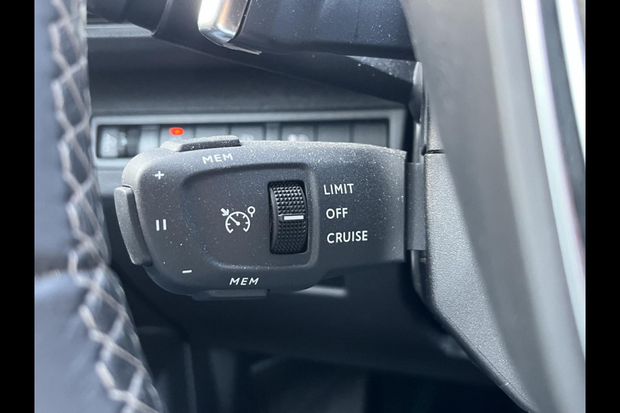 Peugeot 3008 1.6 HYbrid 225 Allure Pack Business VAN €25.900,- NU VOOR SLECHTS €22.877,- Uw LENTEVOORDEEL €3.023,- |15.000 KM | UNIEKE KM-STAND | PLUG-IN HYBRIDE | PANORAMADAK | FOCAL AUDIO | ADAPTIEVE CRUISE | LEREN BEKLEDING | RIJKLAAR GELEVERD INCL. 12 MND BOVAG GARANTIE