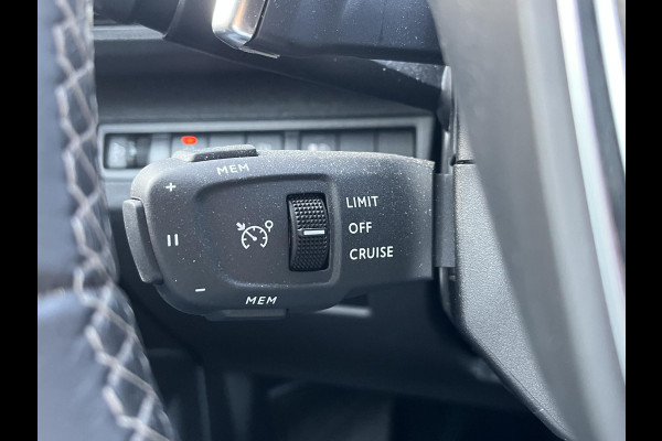 Peugeot 3008 1.6 HYbrid 225 Allure Pack Business VAN €25.900,- NU VOOR SLECHTS €22.877,- Uw LENTEVOORDEEL €3.023,- |15.000 KM | UNIEKE KM-STAND | PLUG-IN HYBRIDE | PANORAMADAK | FOCAL AUDIO | ADAPTIEVE CRUISE | LEREN BEKLEDING | RIJKLAAR GELEVERD INCL. 12 MND BOVAG GARANTIE