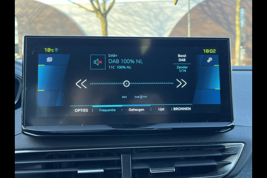 Peugeot 3008 1.6 HYbrid 225 Allure Pack Business VAN €25.900,- NU VOOR SLECHTS €22.877,- Uw LENTEVOORDEEL €3.023,- |15.000 KM | UNIEKE KM-STAND | PLUG-IN HYBRIDE | PANORAMADAK | FOCAL AUDIO | ADAPTIEVE CRUISE | LEREN BEKLEDING | RIJKLAAR GELEVERD INCL. 12 MND BOVAG GARANTIE