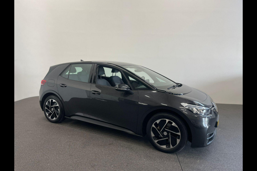 Volkswagen ID.3 Pro 58 kWh Navigatie Apple Carplay/Android Auto Parkeersensoren Adaptive Cruise Control Stoel- en stuurverwarming Lichtmetalen velgen Climate Control
