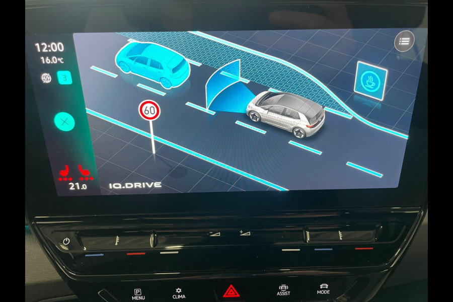 Volkswagen ID.3 Pro 58 kWh Navigatie Apple Carplay/Android Auto Parkeersensoren Adaptive Cruise Control Stoel- en stuurverwarming Lichtmetalen velgen Climate Control