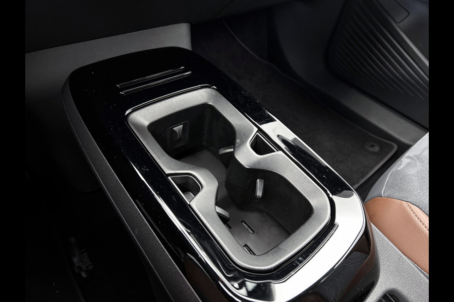 Volkswagen ID.4 First 77 kWh (NAVIGATIE, CAMERA, PARKEERSENSOREN, STOELVERWARMING, 1e EIGENAAR)