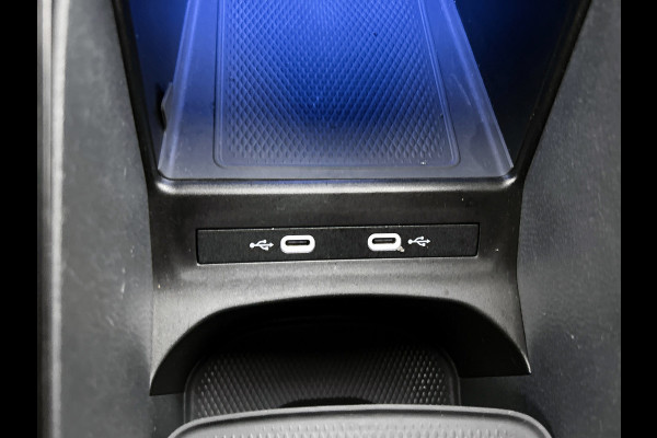 Volkswagen ID.4 First 77 kWh (NAVIGATIE, CAMERA, PARKEERSENSOREN, STOELVERWARMING, 1e EIGENAAR)