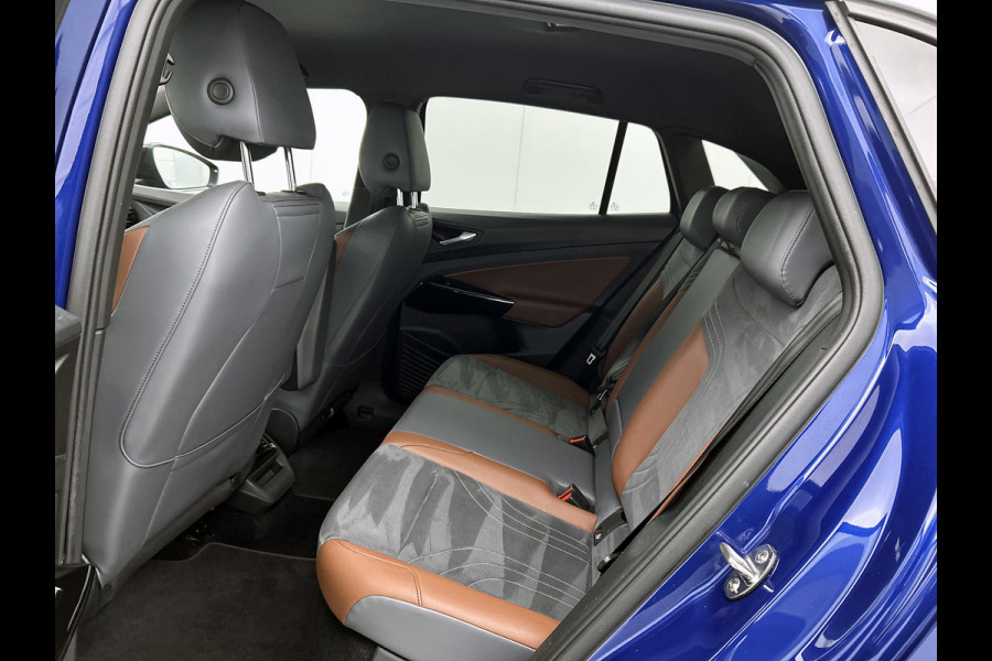 Volkswagen ID.4 First 77 kWh (NAVIGATIE, CAMERA, PARKEERSENSOREN, STOELVERWARMING, 1e EIGENAAR)