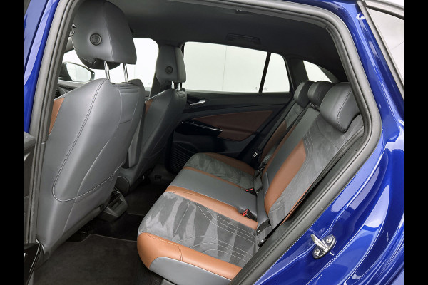 Volkswagen ID.4 First 77 kWh (NAVIGATIE, CAMERA, PARKEERSENSOREN, STOELVERWARMING, 1e EIGENAAR)