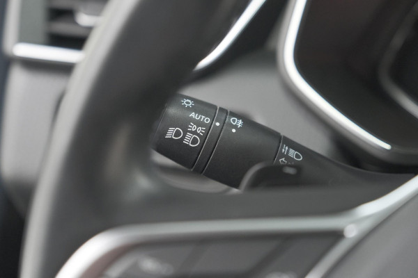 Renault Clio TCe 130 EDC Intens |  Allseason banden | Camera | Navigatie | Parkeersensoren