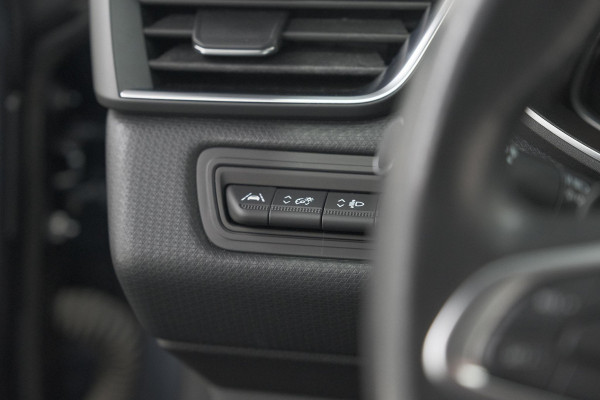 Renault Clio TCe 130 EDC Intens |  Allseason banden | Camera | Navigatie | Parkeersensoren