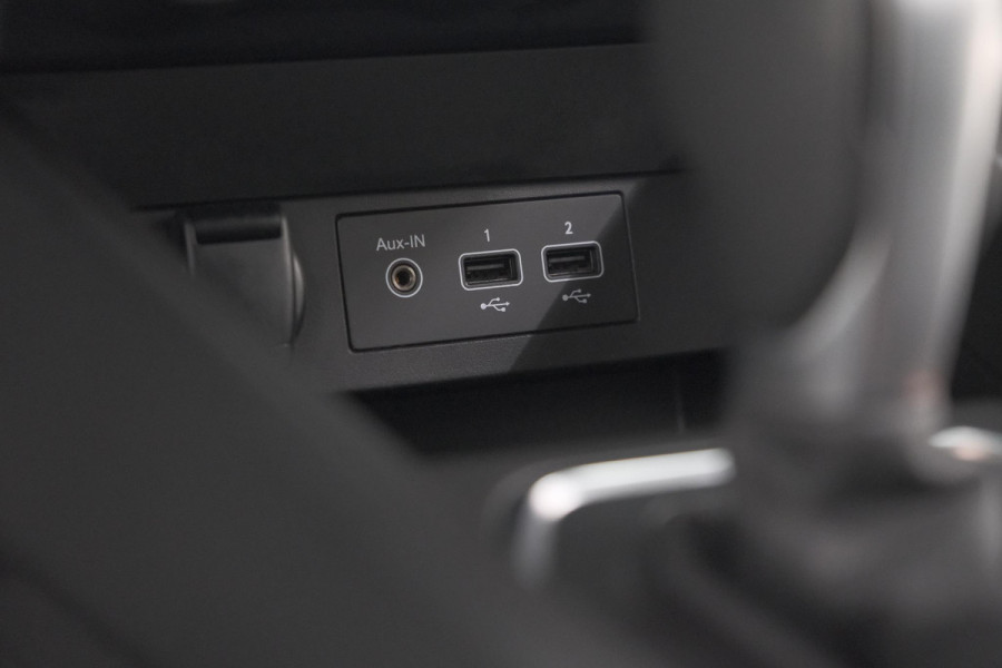 Renault Clio TCe 130 EDC Intens |  Allseason banden | Camera | Navigatie | Parkeersensoren