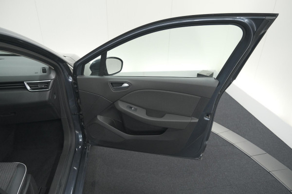 Renault Clio TCe 130 EDC Intens |  Allseason banden | Camera | Navigatie | Parkeersensoren
