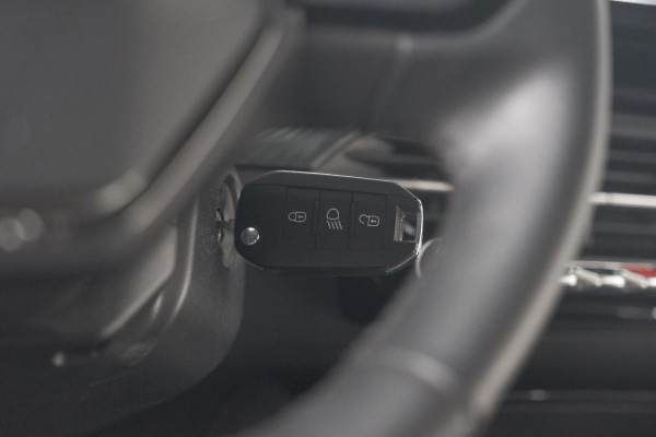 Peugeot 2008 PureTech 130 Active | Camera | Apple Carplay | Parkeersensoren | Stoelverwarming