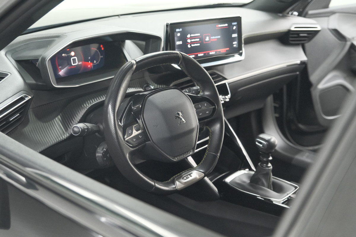 Peugeot 2008 PureTech 130 GT-Line | Camera | Adaptieve Cruise Control | Allseason Banden | Navigatie