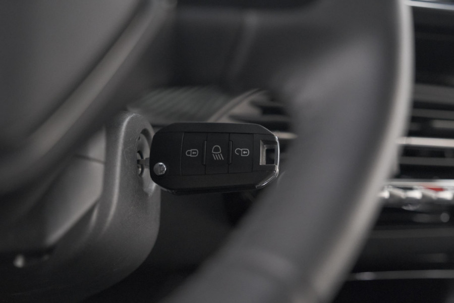 Peugeot 208 Hybrid 100 e-DCS6 Allure | Camera | Navigatie | Apple Carplay | Parkeersensoren