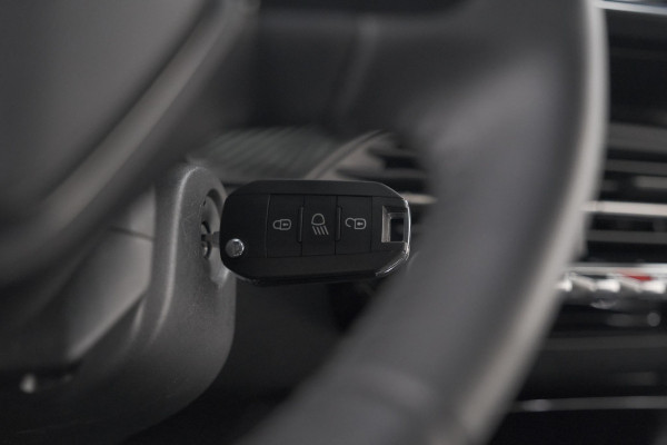 Peugeot 208 Hybrid 100 e-DCS6 Allure | Camera | Navigatie | Apple Carplay | Parkeersensoren