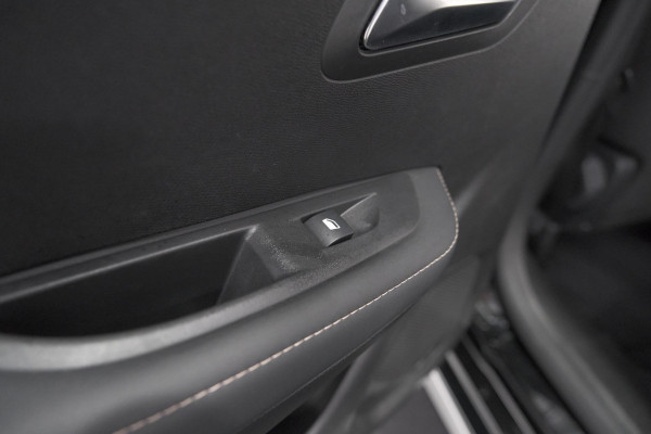 Peugeot 208 Hybrid 100 e-DCS6 Allure | Camera | Navigatie | Apple Carplay | Parkeersensoren