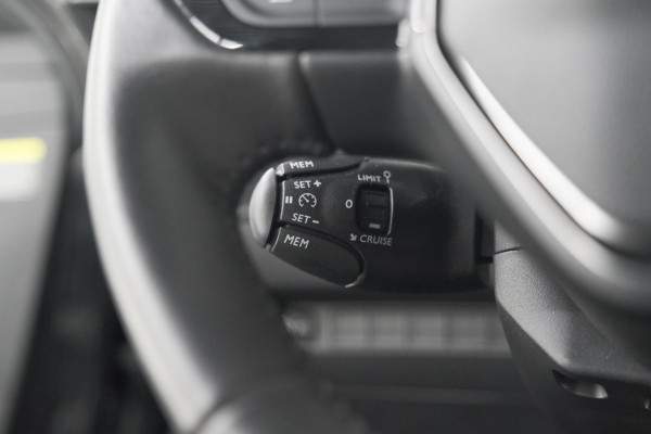 Peugeot 208 Hybrid 100 e-DCS6 Allure | Camera | Navigatie | Apple Carplay | Parkeersensoren